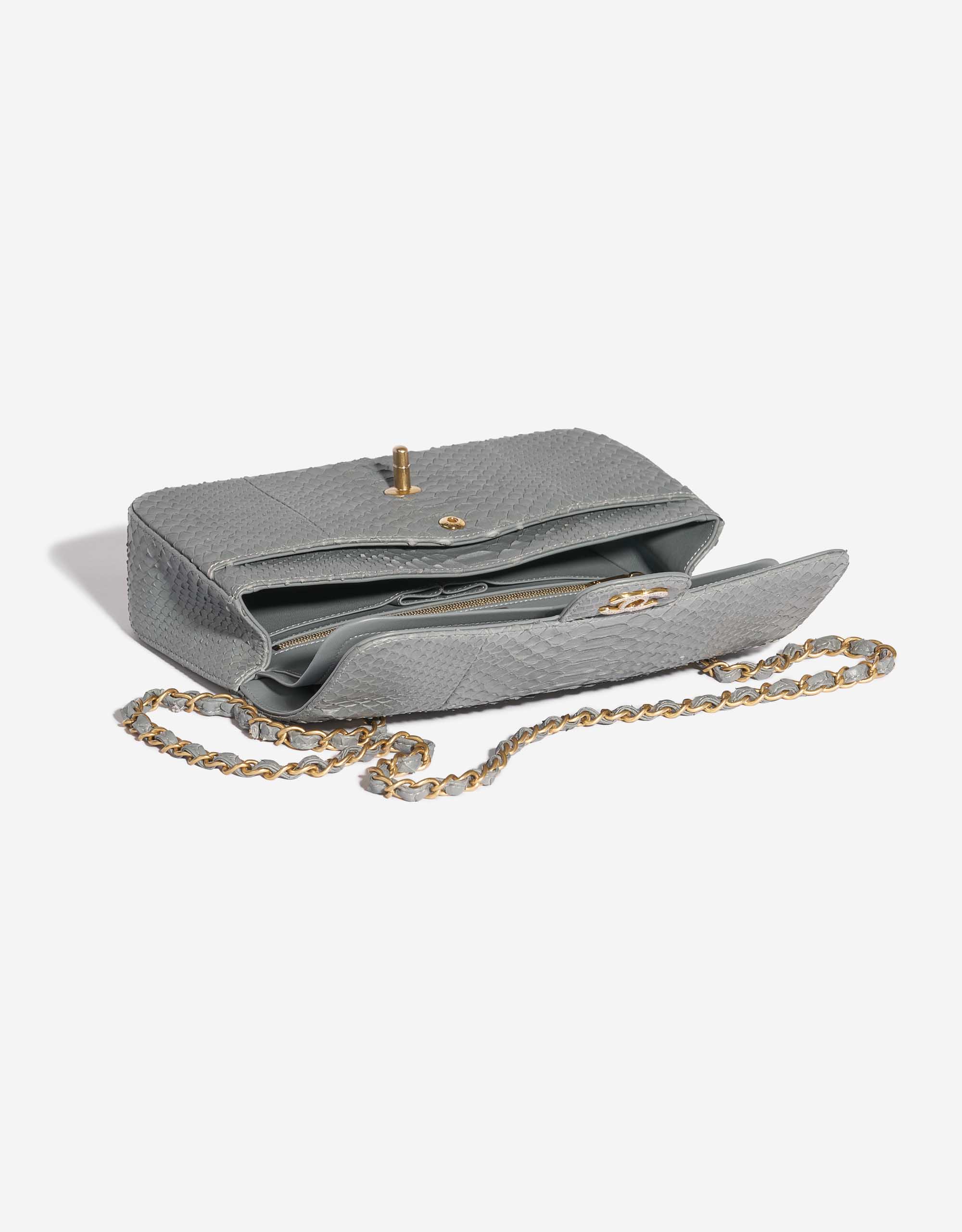 Pre-owned Chanel Tasche Timeless Medium Python Grau, 18k Gold und 2,5ct Diamanten Grau innen | Verkaufen Sie Ihre Designer-Tasche auf Saclab.com