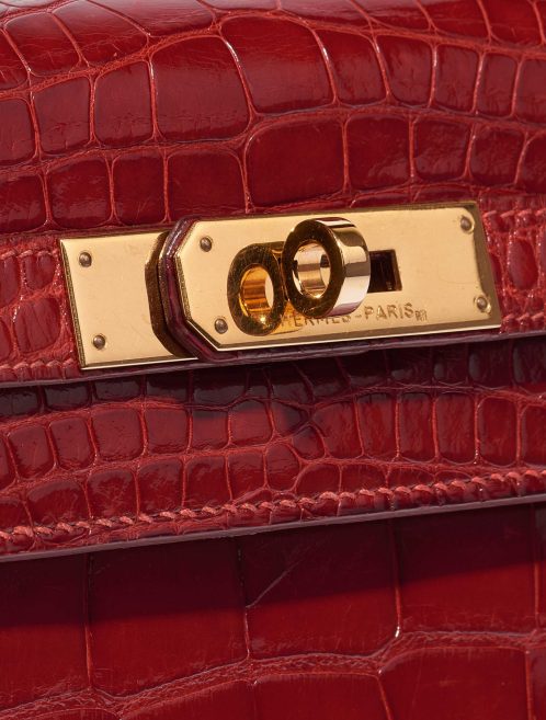 Pre-owned Hermès bag Kelly 28 Alligator Rouge Vif Red Closing System | Sell your designer bag on Saclab.com