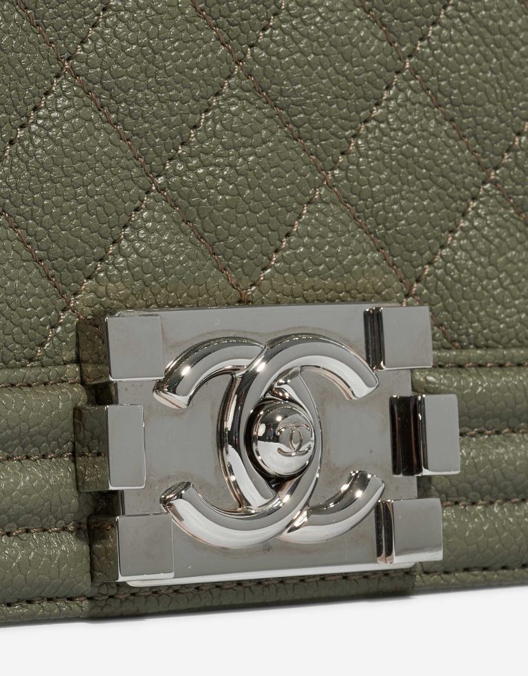 Pre-owned Chanel bag Boy Old Medium Caviar Khaki Green Front | Sell your designer bag on Saclab.com