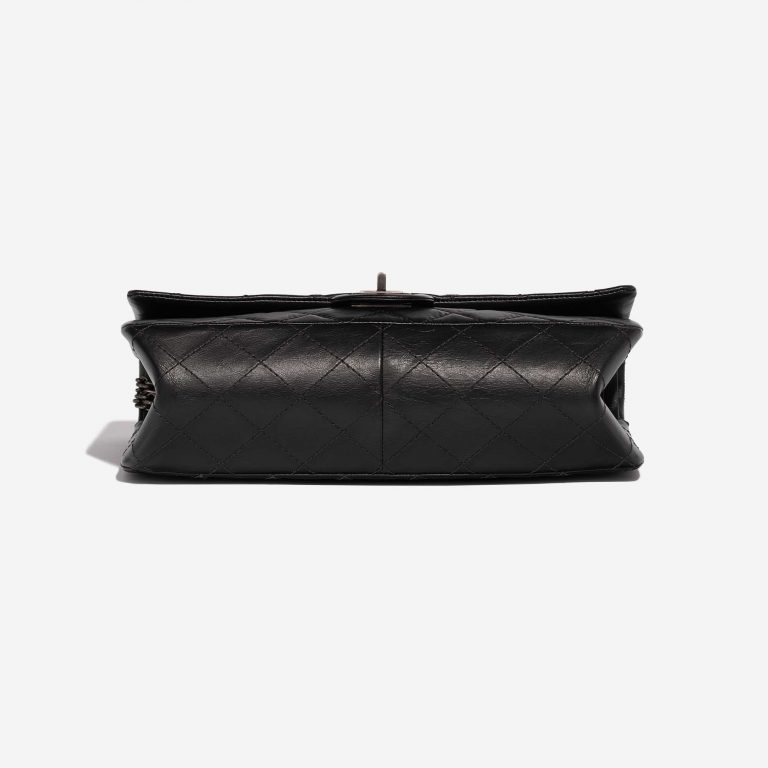 Pre-owned Chanel Tasche 2.55 Reissue 226 Kalbsleder Schwarz Schwarzer Boden | Verkaufen Sie Ihre Designer-Tasche auf Saclab.com