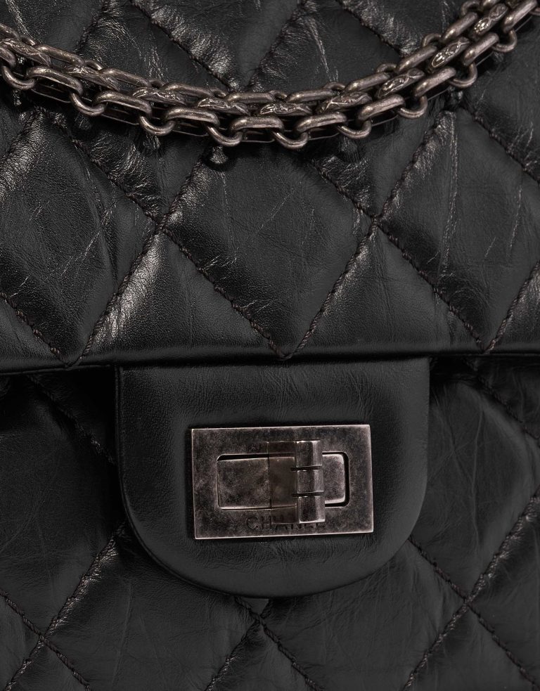 Gebrauchte Chanel Tasche 2.55 Reissue 226 Kalbsleder Schwarz Schwarzes Verschluss-System | Verkaufen Sie Ihre Designer-Tasche auf Saclab.com