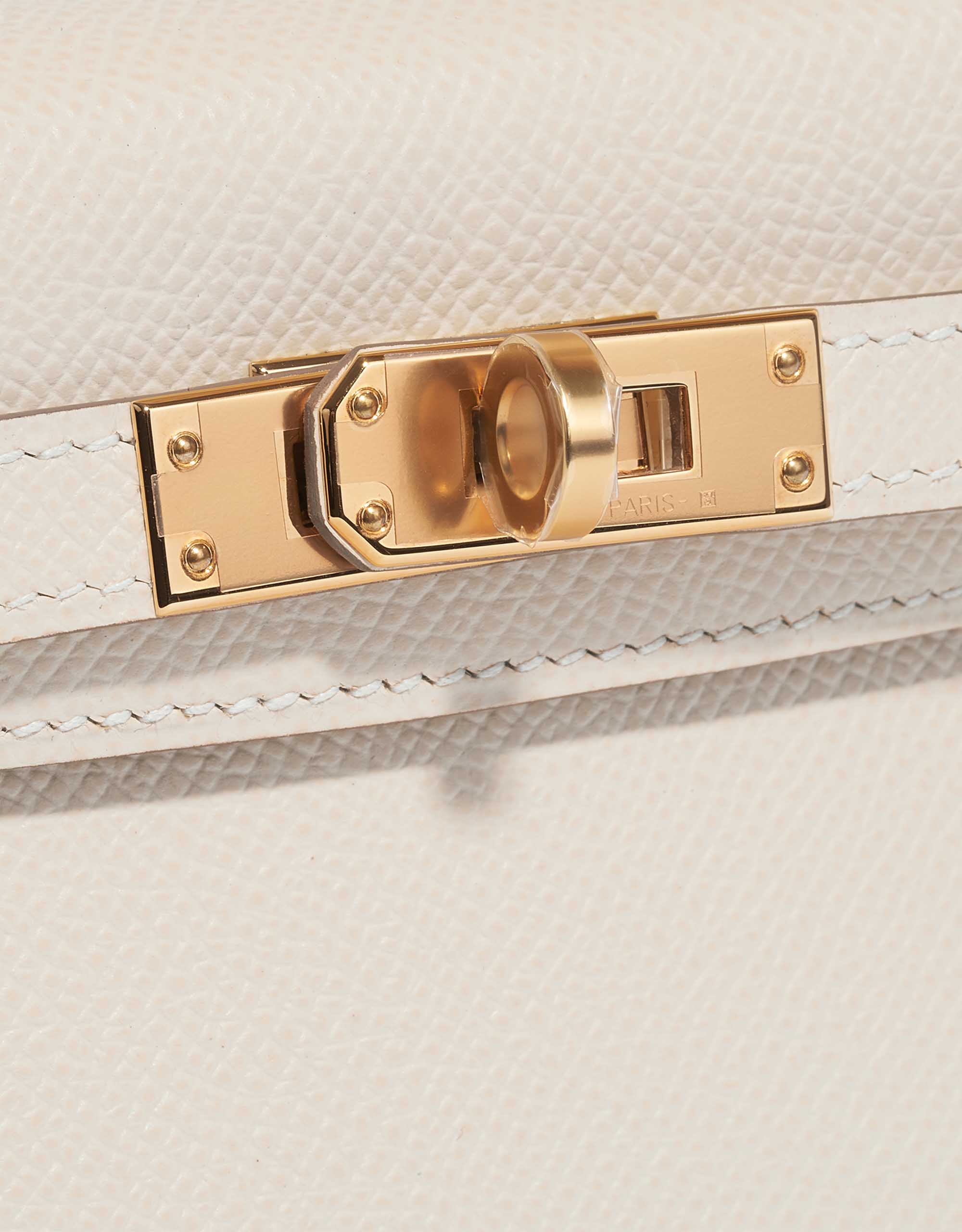 Gebrauchte Hermès Tasche Kelly Mini Epsom Craie Weiß Verschluss-System | Verkaufen Sie Ihre Designer-Tasche auf Saclab.com