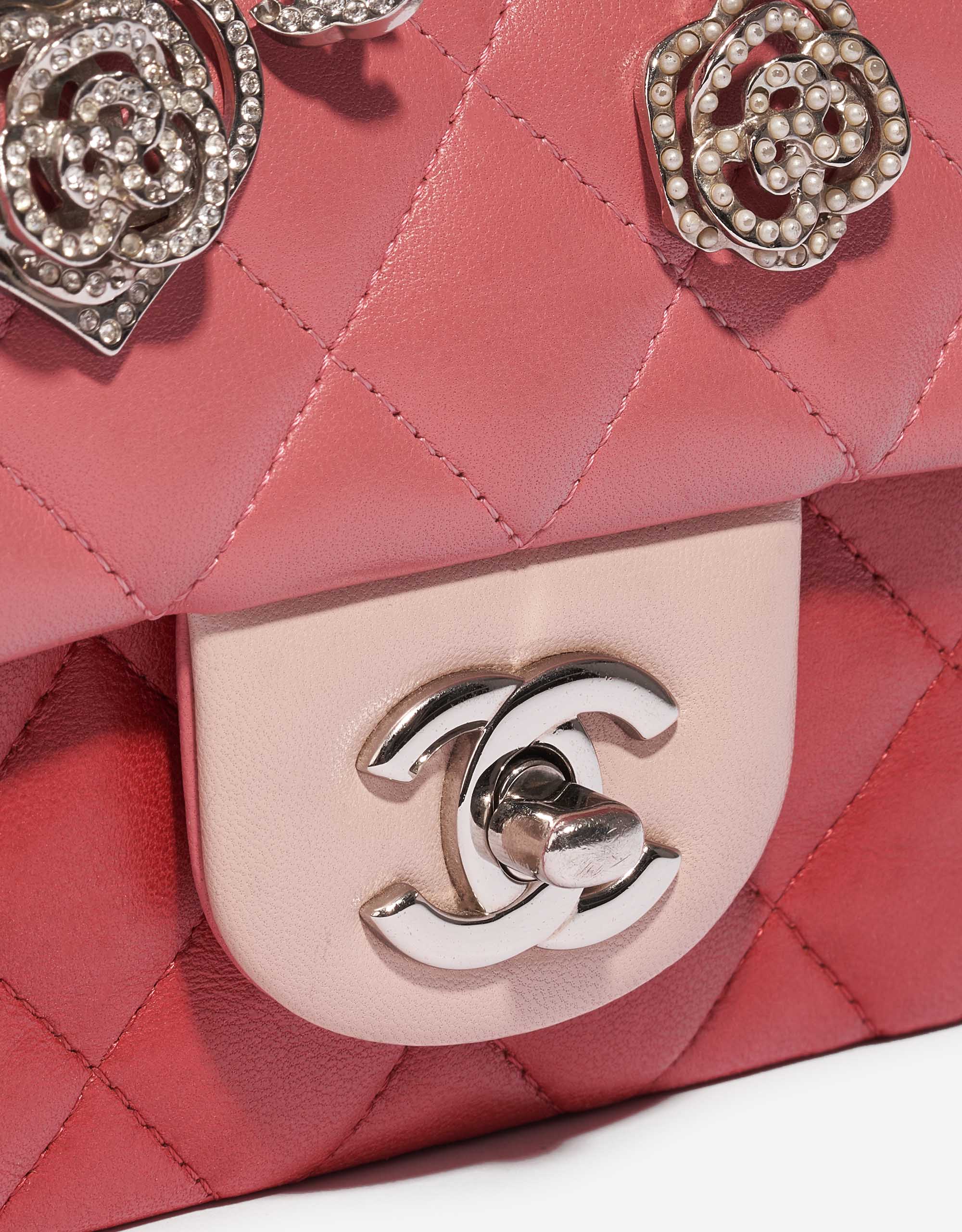 Pre-owned Chanel bag Timeless Mini Rectangular Lamb Pink / Red / Light Pink Pink, Rose Closing System | Sell your designer bag on Saclab.com