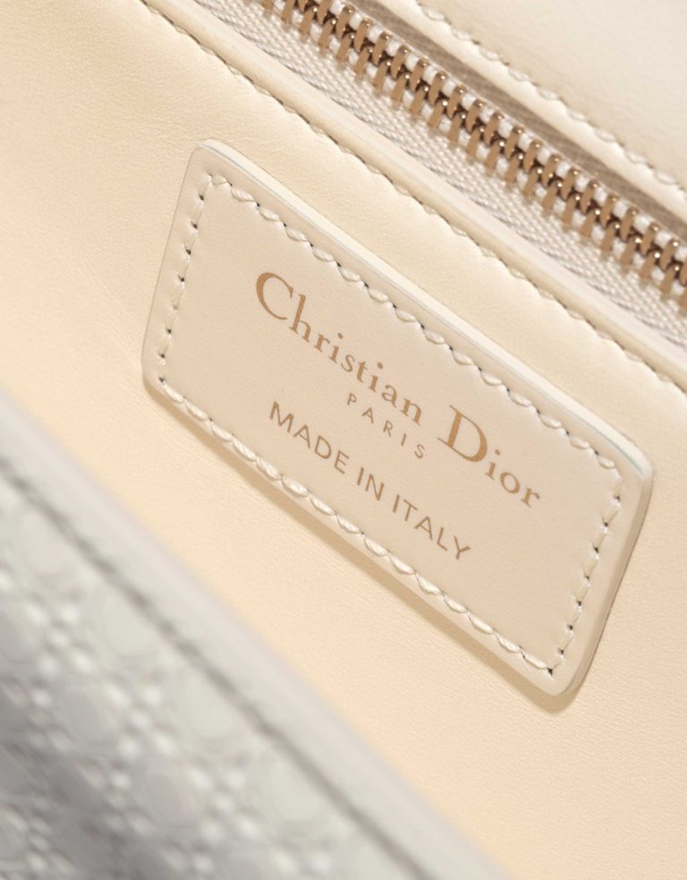 Pre-owned Dior bag 30 Montaigne Calf White White Logo | Sell your designer bag on Saclab.com