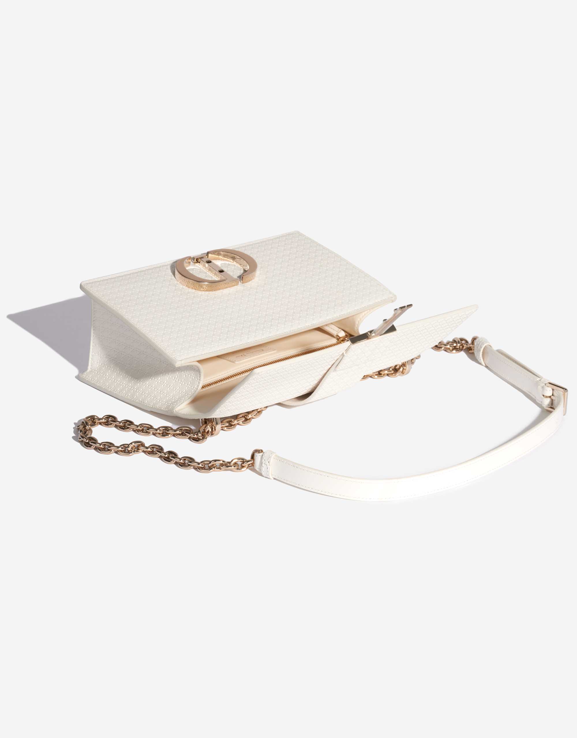 Dior Wavy-Effect 30 Montaigne Bag With Chain White – newlookbag