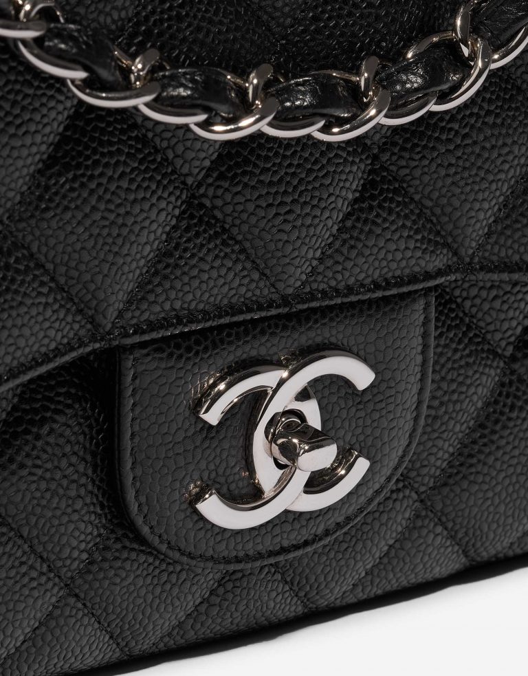 Pre-owned Chanel bag Timeless Maxi Caviar Black Black Closing System | Sell your designer bag on Saclab.com