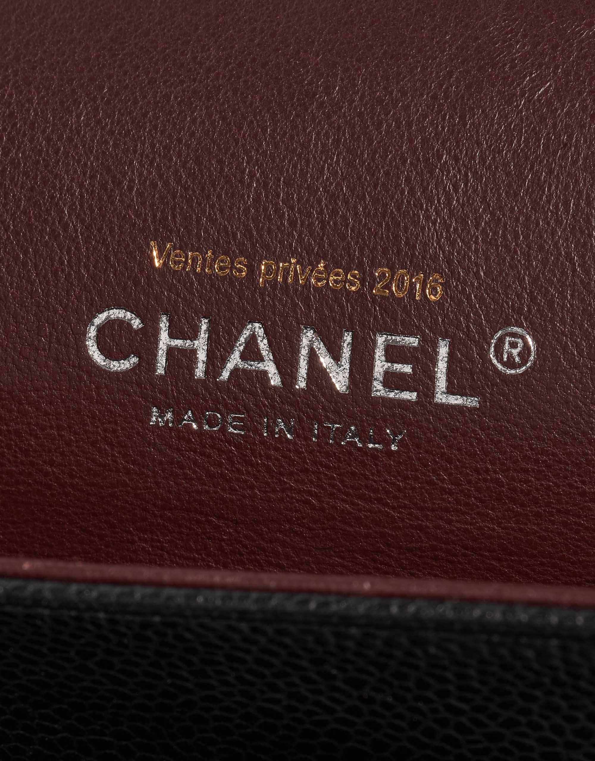 Pre-owned Chanel bag Timeless Maxi Caviar Black Black Logo | Sell your designer bag on Saclab.com