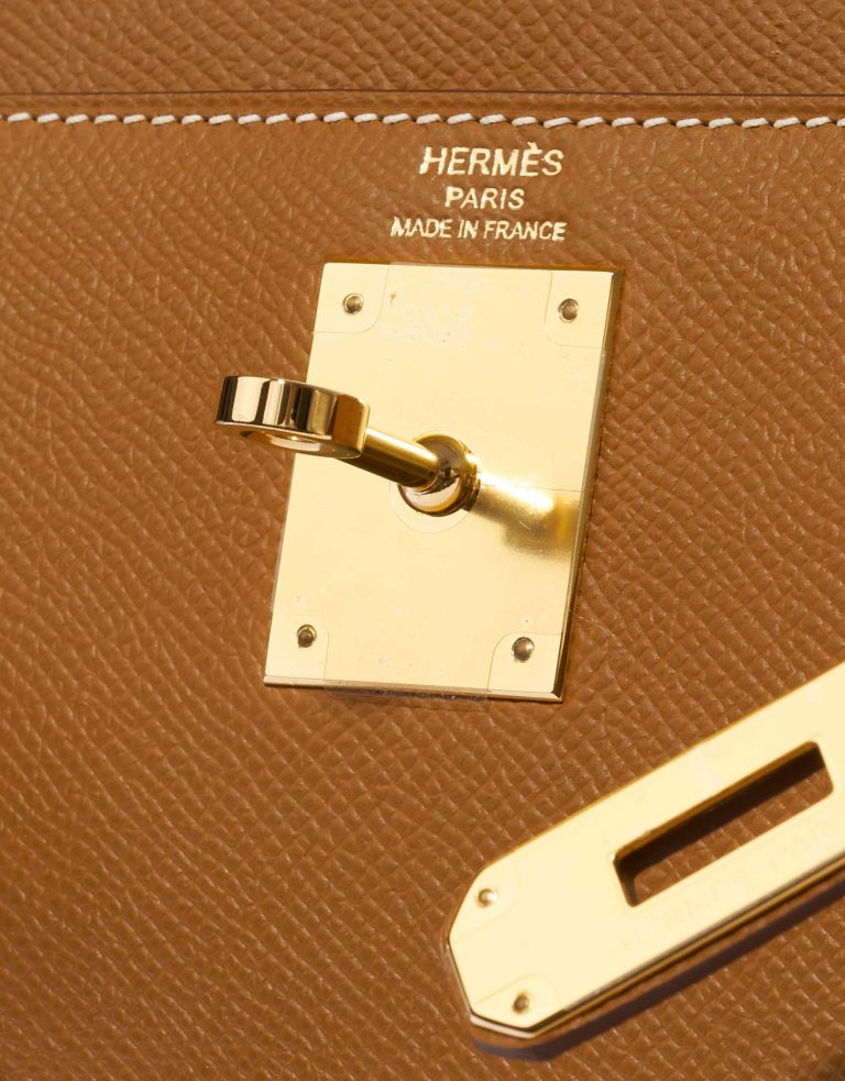 Pre-owned Hermès bag Kelly 28 Epsom Gold Brown Logo | Sell your designer bag on Saclab.com