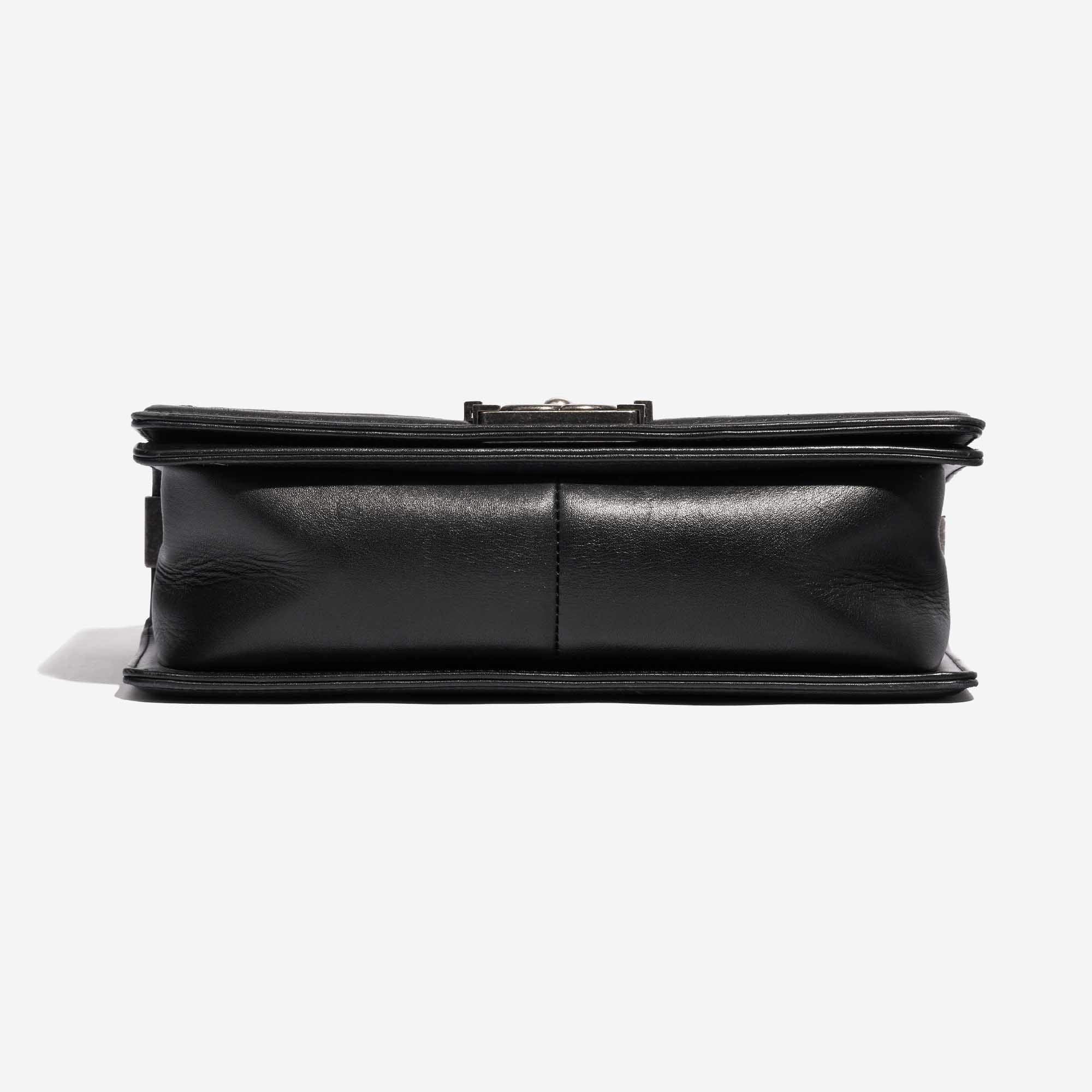 Gebrauchte Chanel Tasche Boy Old Medium Lammleder Schwarz / Weiß Schwarz, Weißer Boden | Verkaufen Sie Ihre Designer-Tasche auf Saclab.com