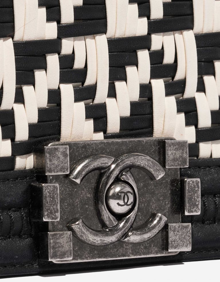 Pre-owned Chanel bag Boy Old Medium Lamb Black / White Black Front | Sell your designer bag on Saclab.com