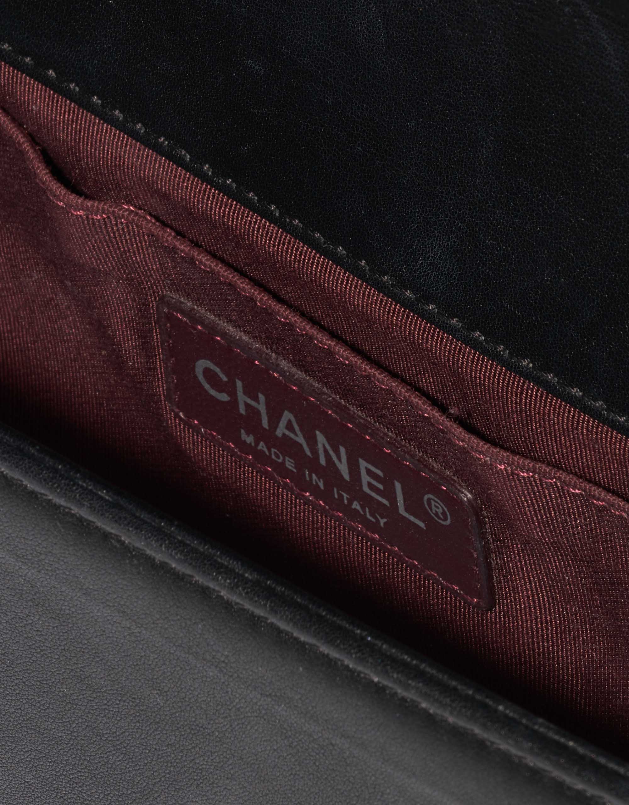 Pre-owned Chanel bag Boy Old Medium Lamb Black / White Black, White Logo | Sell your designer bag on Saclab.com