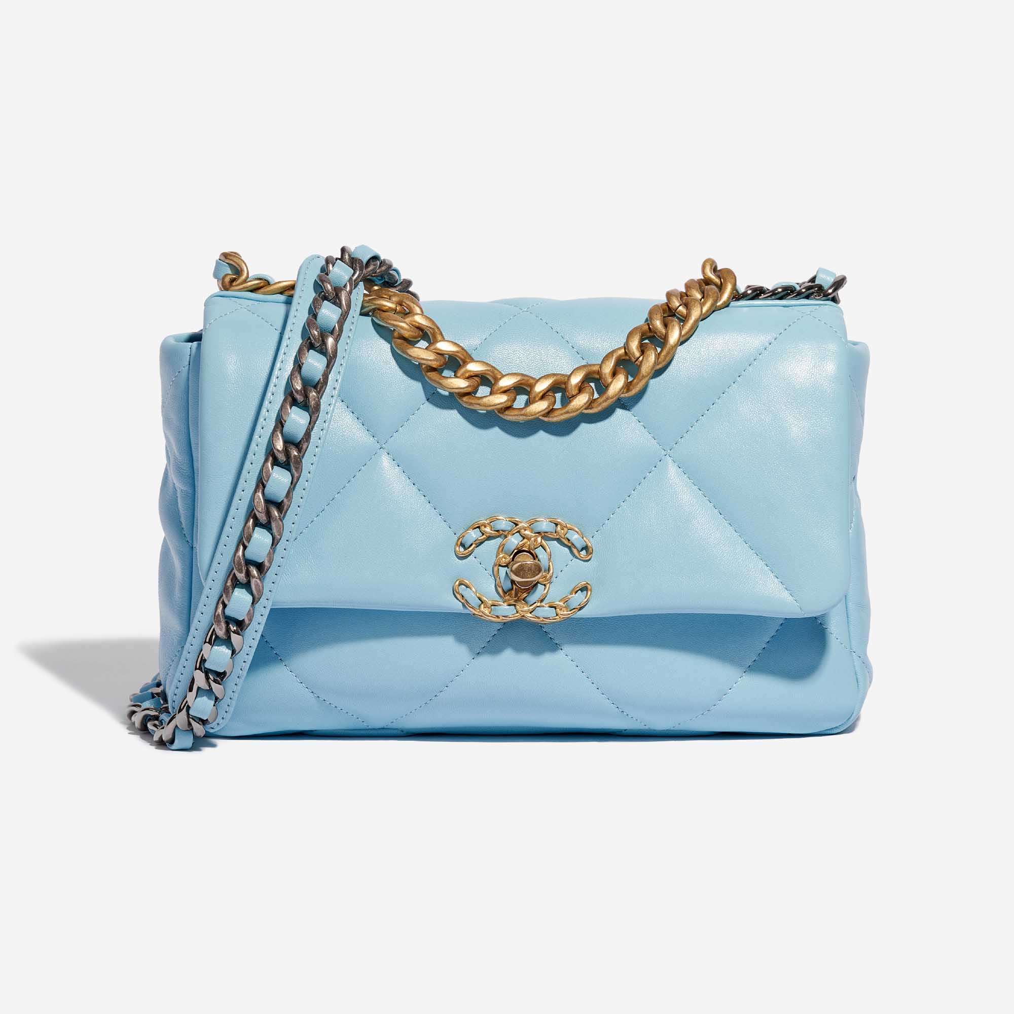 Pre-owned Chanel Tasche 19 Flap Bag Lammleder Sky Blue Blue Front | Verkaufen Sie Ihre Designer-Tasche auf Saclab.com