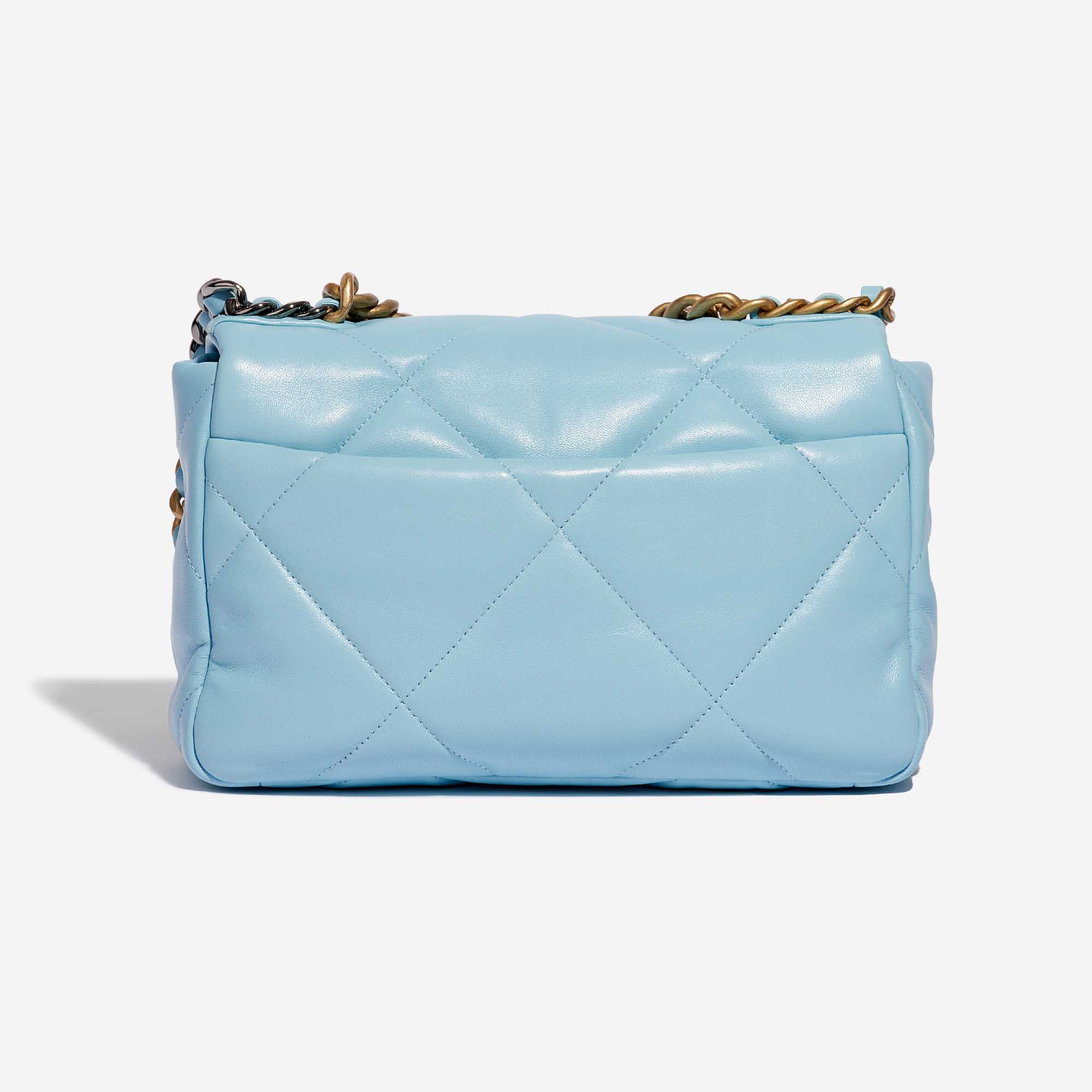 Pre-owned Chanel Tasche 19 Flap Bag Lammleder Sky Blue Blue Back | Verkaufen Sie Ihre Designer-Tasche auf Saclab.com