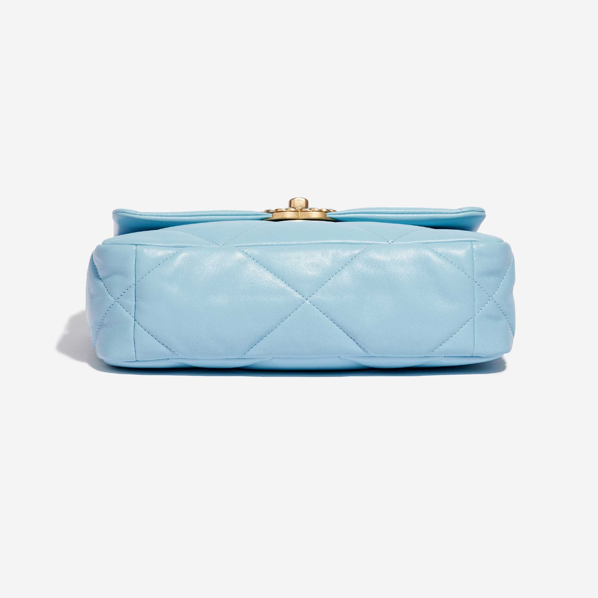 Pre-owned Chanel Tasche 19 Flap Bag Lammleder Sky Blue Blue Bottom | Verkaufen Sie Ihre Designer-Tasche auf Saclab.com
