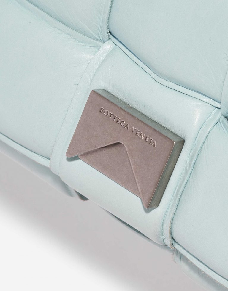 Gebrauchte Bottega Veneta Tasche Cassette Medium Kalbsleder Topaz Blue Front | Verkaufen Sie Ihre Designer-Tasche auf Saclab.com
