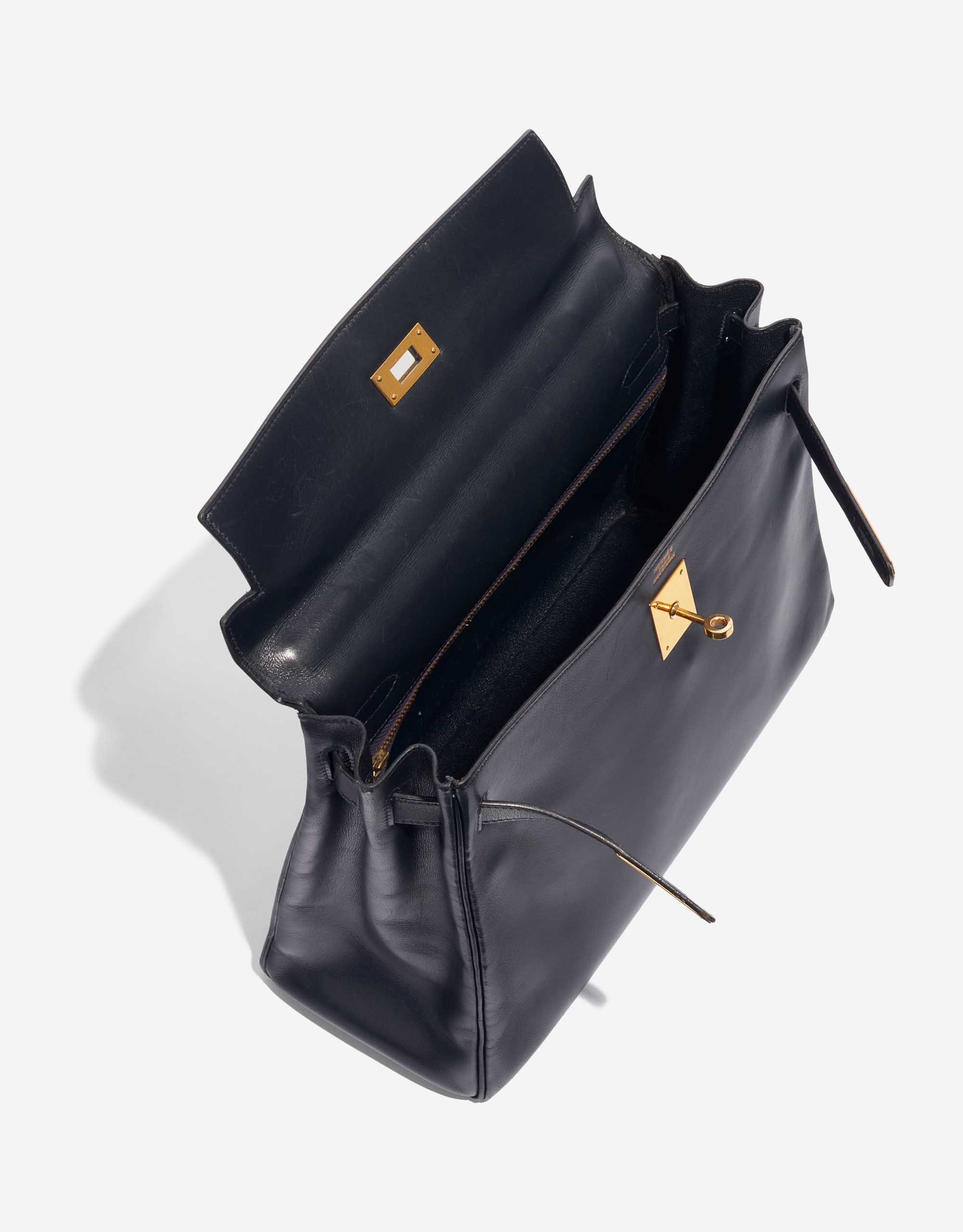 Pre-owned Hermès bag Kelly 32 Box Bleu Marine Blue Inside | Sell your designer bag on Saclab.com