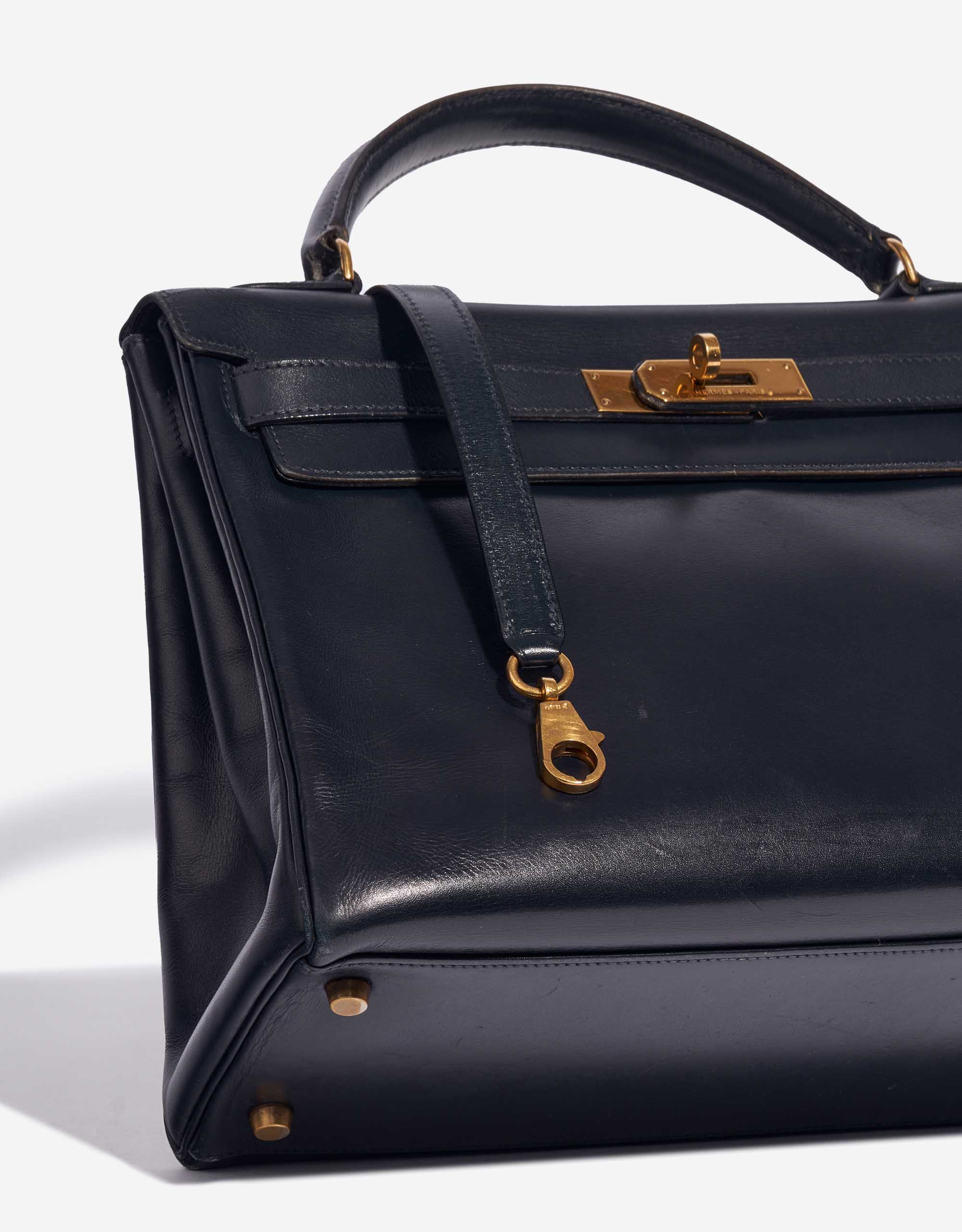 Pre-owned Hermès bag Kelly 32 Box Bleu Marine Blue Detail | Sell your designer bag on Saclab.com