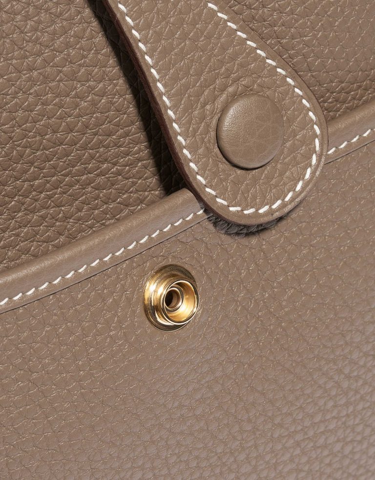 Gebrauchte Hermès Tasche Evelyne 29 Clemence Etoupe Braun Verschluss-System | Verkaufen Sie Ihre Designer-Tasche auf Saclab.com