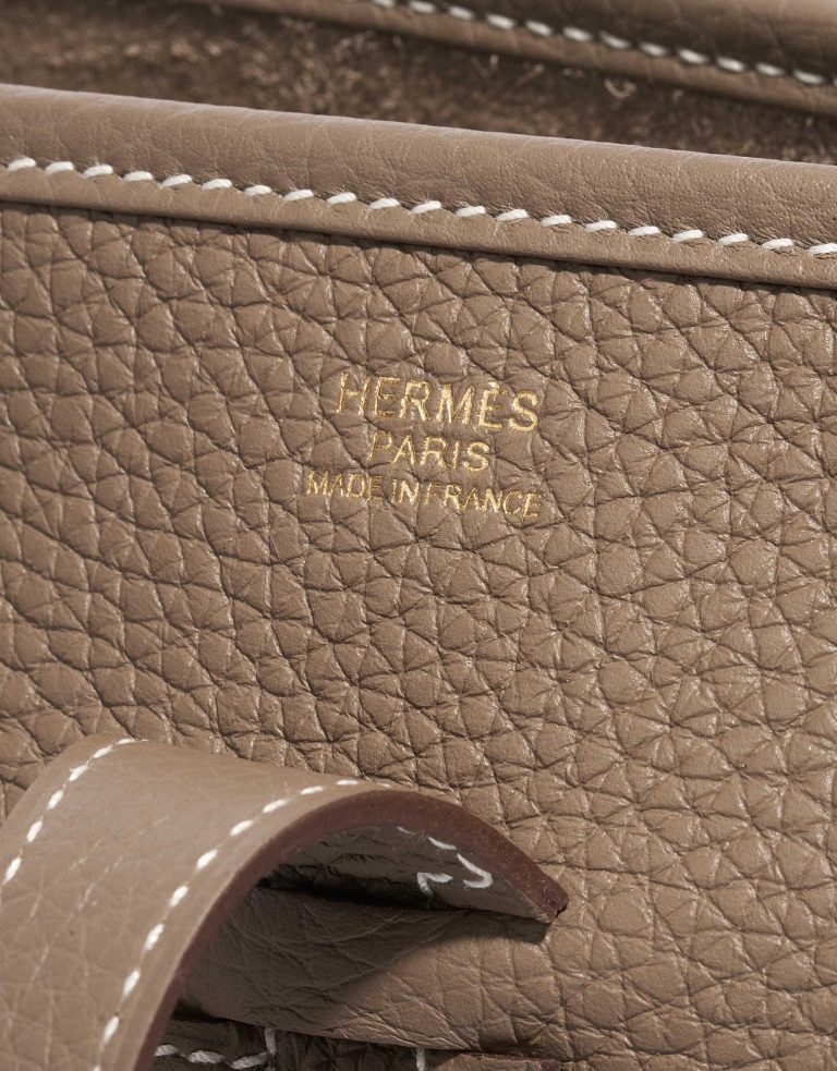 Gebrauchte Hermès Tasche Evelyne 29 Clemence Etoupe Brown Logo | Verkaufen Sie Ihre Designer-Tasche auf Saclab.com