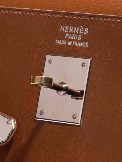 Sac d'occasion Hermès Kelly 35 Box Fauve Brown Logo | Vendez votre sac de créateur sur Saclab.com