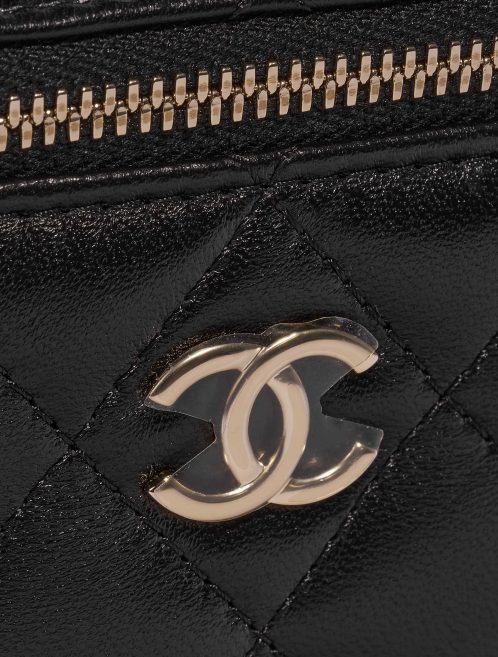 Chanel Vanity Case Small Lamb Black Black Detail | Sell your designer bag on Saclab.com