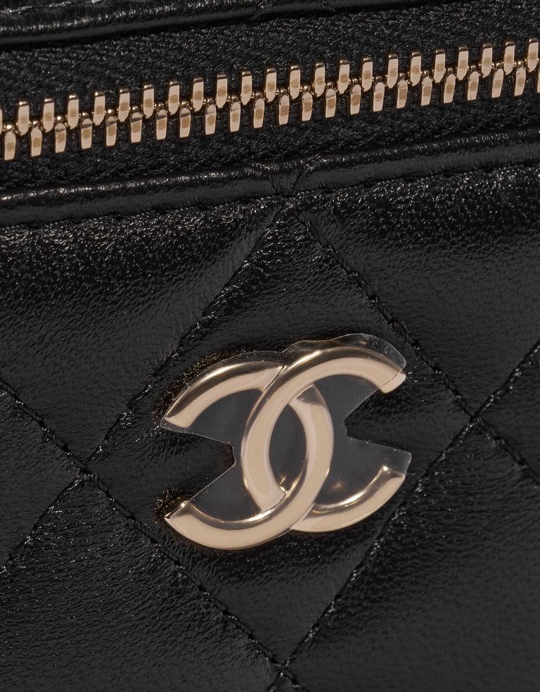 Pre-owned Chanel bag Vanity Case Small Lamb Black Black Front | Sell your designer bag on Saclab.com