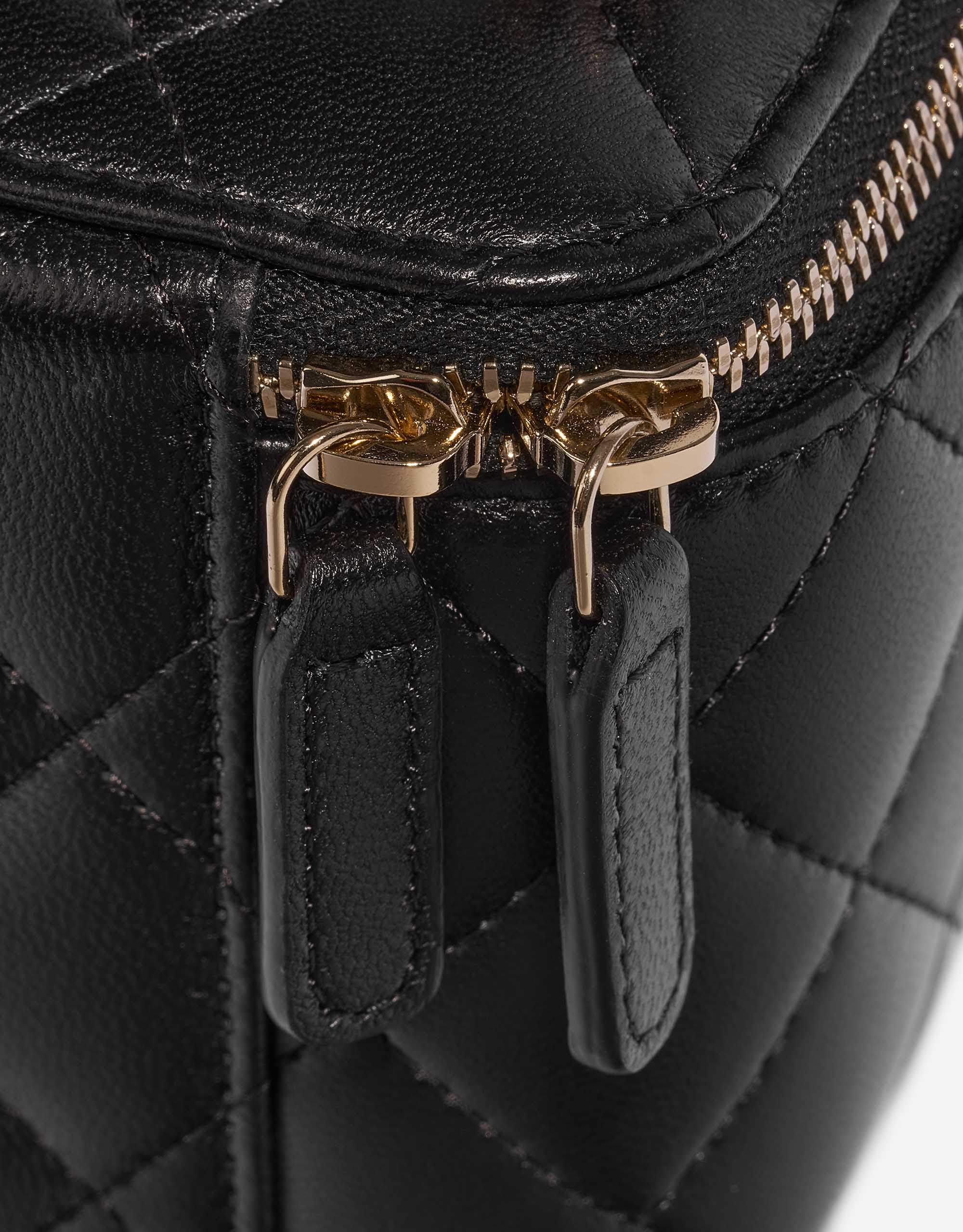 Gebrauchte Chanel Tasche Vanity Case Klein Lammleder Schwarz Schwarzes Schließsystem | Verkaufen Sie Ihre Designer-Tasche auf Saclab.com