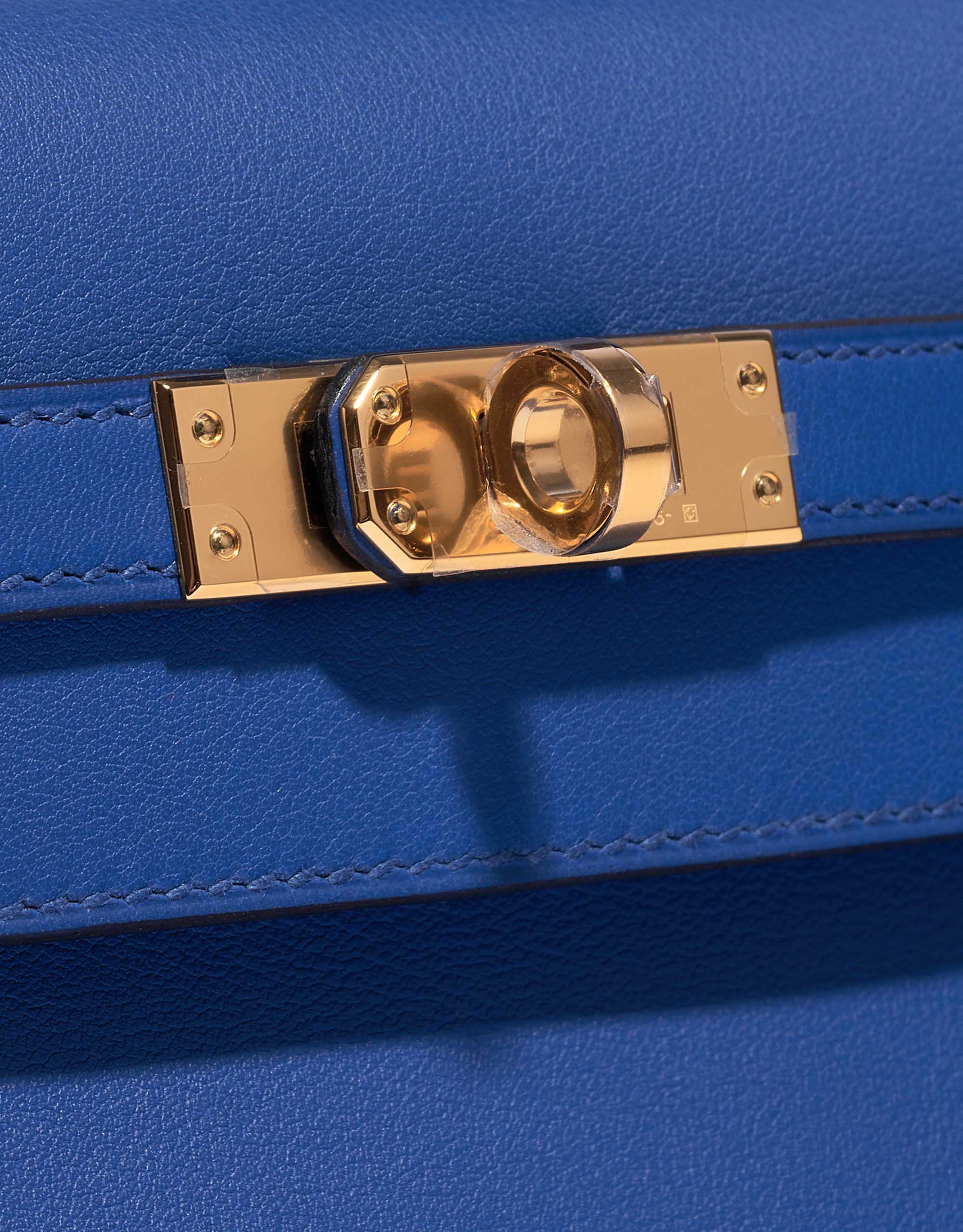 Pre-owned Hermès bag Kelly Pochette Swift Blue de France Blue Closing System | Sell your designer bag on Saclab.com