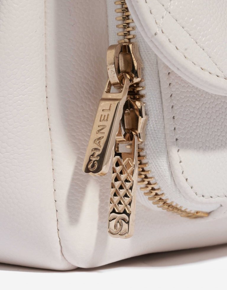 Pre-owned Chanel bag Flap Bag Mini Caviar White White Closing System | Sell your designer bag on Saclab.com