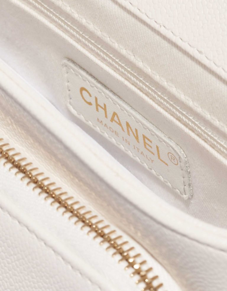 Pre-owned Chanel bag Flap Bag Mini Caviar White White Logo | Sell your designer bag on Saclab.com