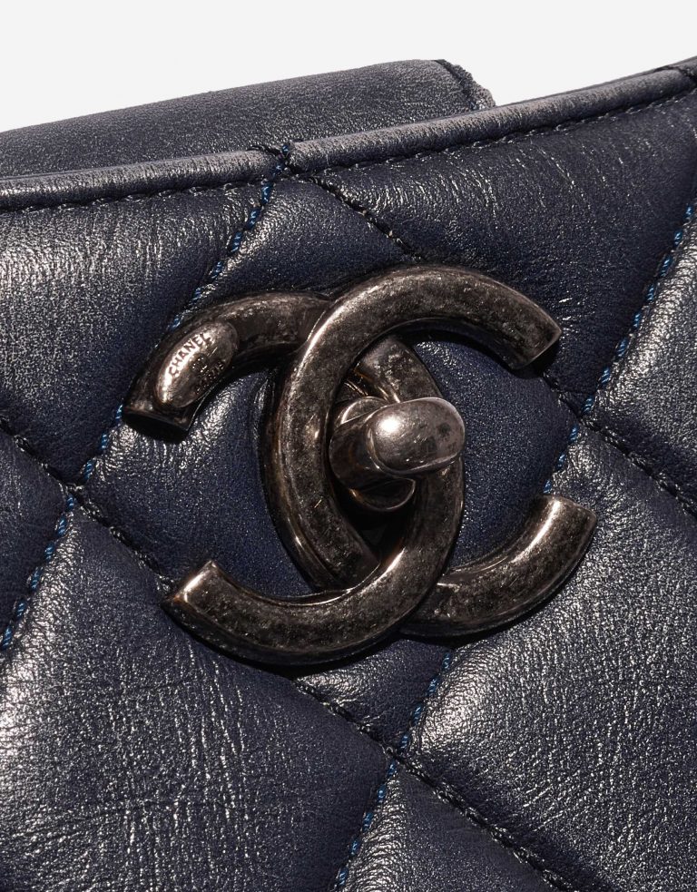 Pre-owned Chanel bag Shopping Tote Lamb Dark Blue Dark blue Front | Sell your designer bag on Saclab.com