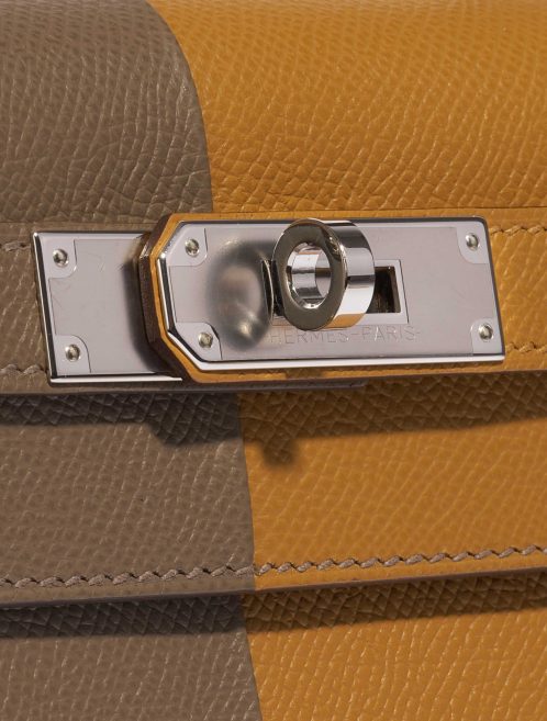 Gebrauchte Hermès Tasche Kelly 28 Epsom Etoupe / Sesam / Blau Indigo Braun Verschluss-System | Verkaufen Sie Ihre Designer-Tasche auf Saclab.com