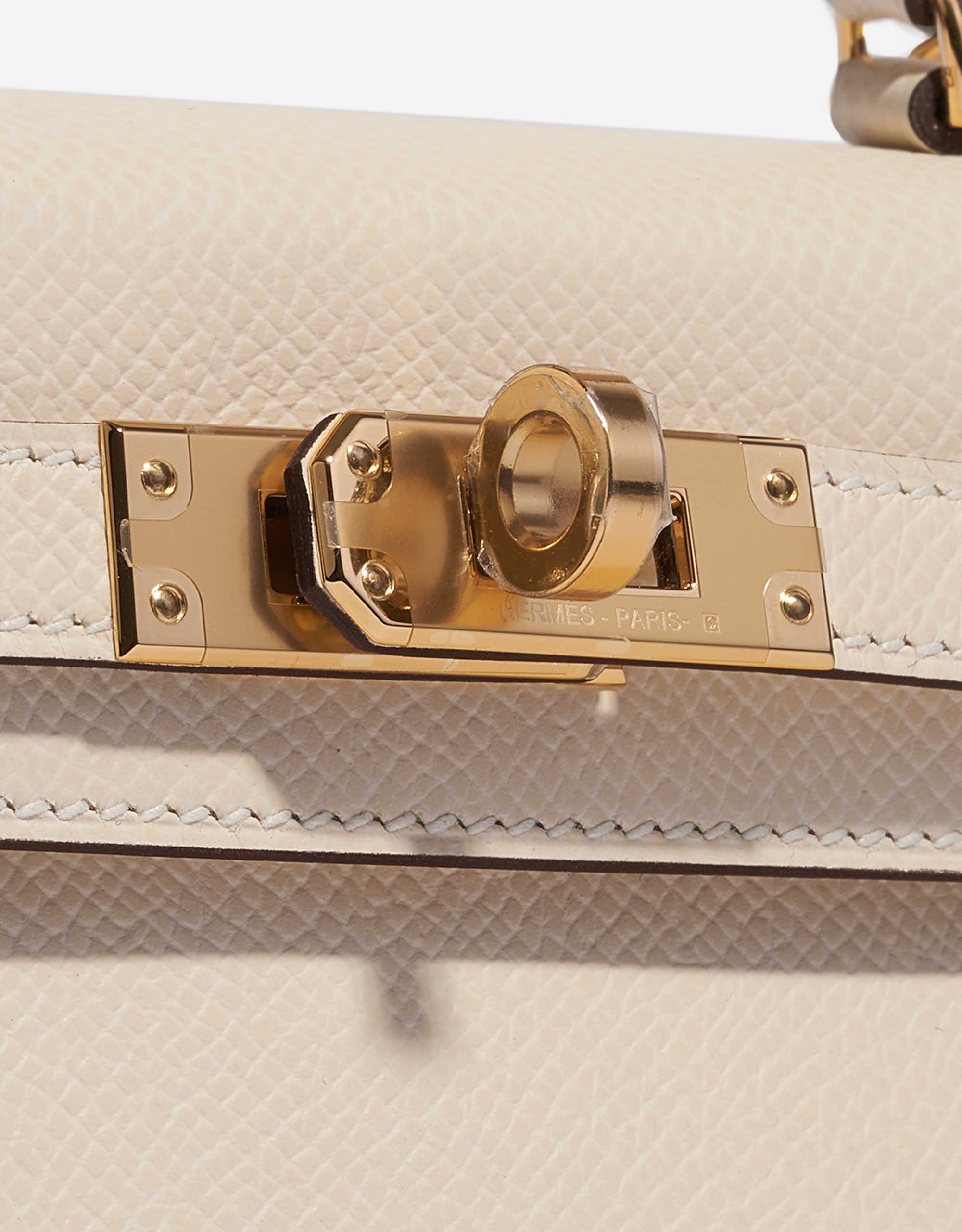 Gebrauchte Hermès Tasche Kelly Mini Epsom Nata Grau Verschluss-System | Verkaufen Sie Ihre Designer-Tasche auf Saclab.com