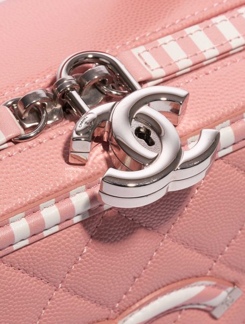 Chanel Vanity Large Caviar Rose / White White, Rose Closing System | Sell your designer bag on Saclab.com