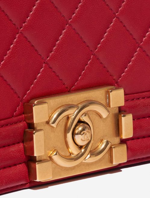 Sac Chanel d'occasion Boy New Medium Lamb Red Red Closing System | Vendez votre sac de créateur sur Saclab.com