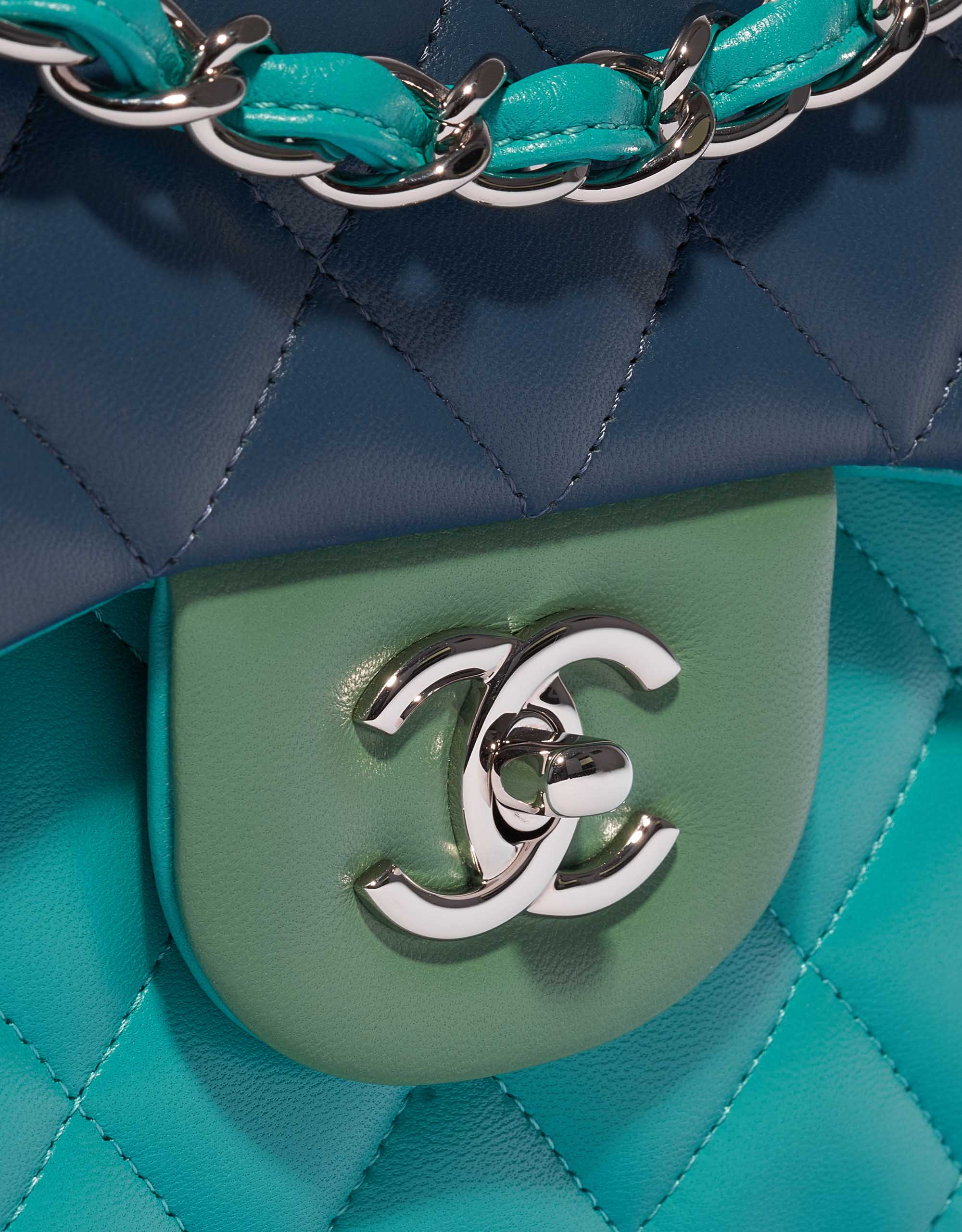 Sac Chanel d'occasion Timeless Agneau Jumbo Vert / Turquoise / Bleu Bleu, Multicolore Système de fermeture | Vendez votre sac de créateur sur Saclab.com