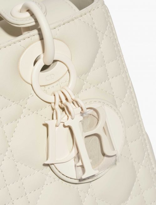 Pre-owned Dior bag Lady Medium Lamb Cream Beige Detail | Sell your designer bag on Saclab.com