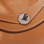 Hermès Lindy 30 Swift Gold Brown Closing System | Sell your designer bag on Saclab.com