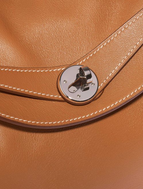 Pre-owned Hermès Tasche Lindy 30 Swift Gold Brown Closing System | Verkaufen Sie Ihre Designer-Tasche auf Saclab.com