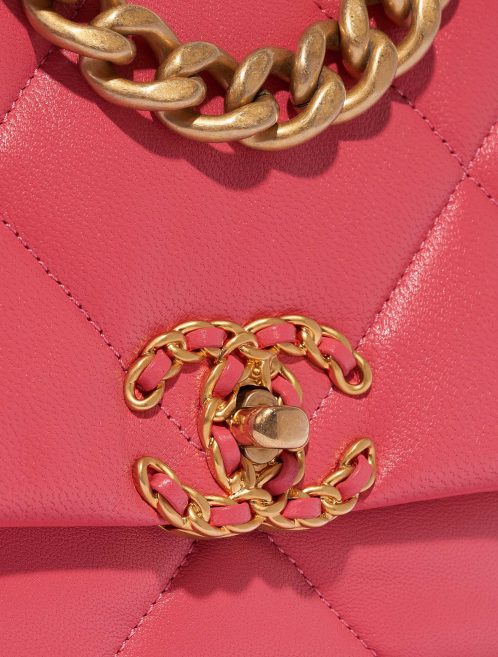 Pre-owned Chanel bag 19 Flap Bag Lamb Pink Pink Closing System | Sell your designer bag on Saclab.com