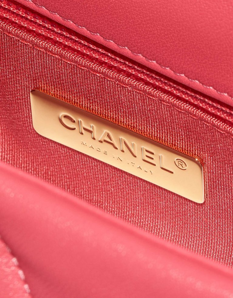 Sac Chanel d'occasion 19 à rabat Sac Agneau Rose Logo Rose | Vendez votre sac de créateur sur Saclab.com