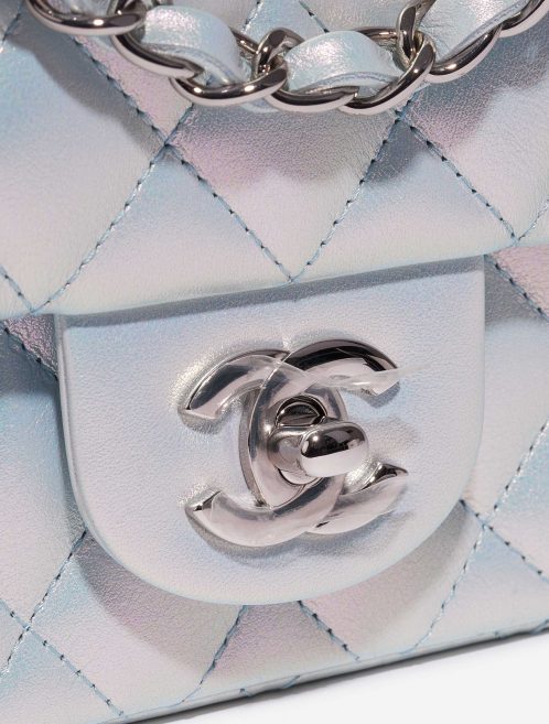 Sac Chanel d'occasion Timeless Square Mini Lamb Blue Iridescent Blue Closing System | Vendez votre sac de créateur sur Saclab.com