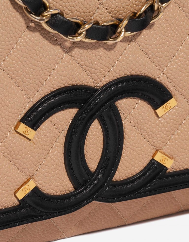 Pre-owned Chanel bag Filigree Medium Caviar Beige Beige, Black Closing System | Sell your designer bag on Saclab.com