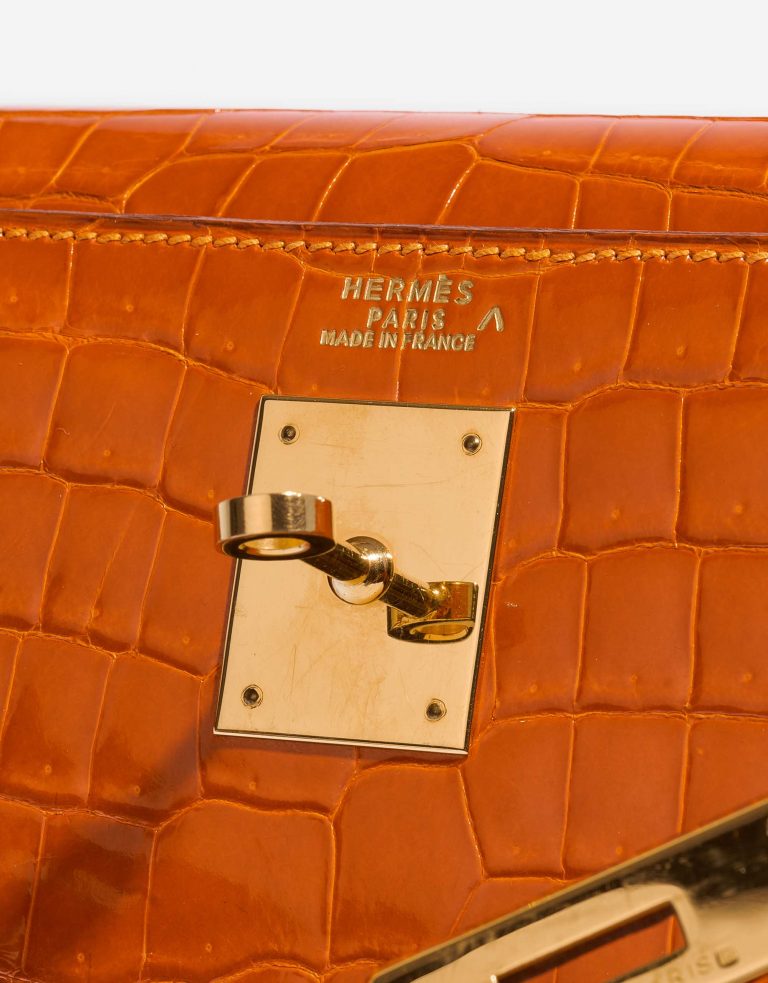 Pre-owned Hermès bag Kelly 32 Porosus Crocodile Pain d’epice Orange Logo | Sell your designer bag on Saclab.com