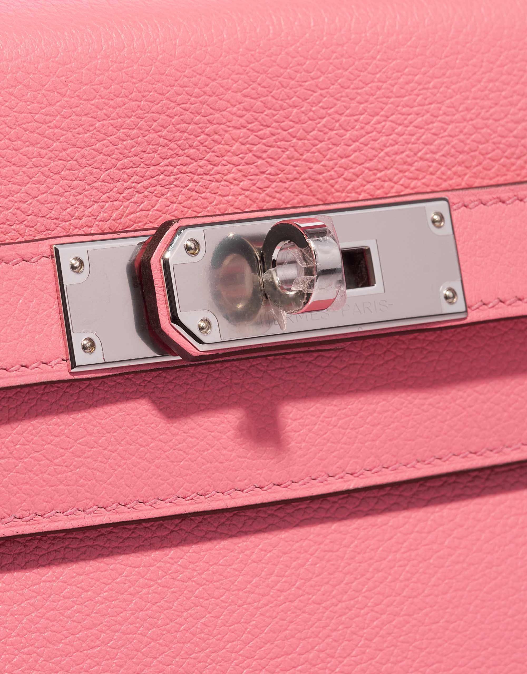 Pre-owned Hermès bag Kelly 28 Verso Evercolor Rose D’Été / Terre Battue Pink, Rose Closing System | Sell your designer bag on Saclab.com