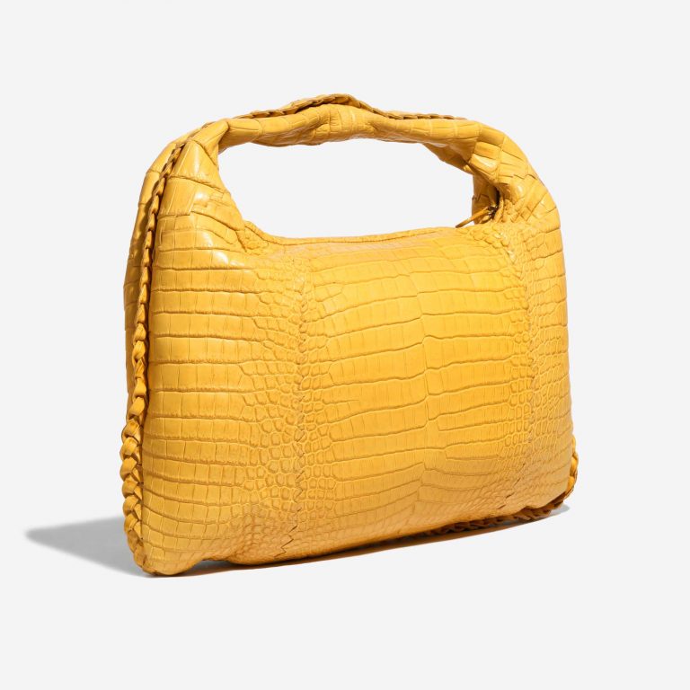 Pre-owned Bottega Veneta Tasche Hobo / Jodie Medium Matte Soft Crocodile Mirabelle Yellow Side Front | Verkaufen Sie Ihre Designer-Tasche auf Saclab.com