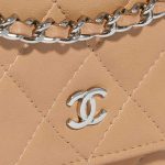 Pre-owned Chanel bag WOC Lamb Beige Beige Closing System | Sell your designer bag on Saclab.com
