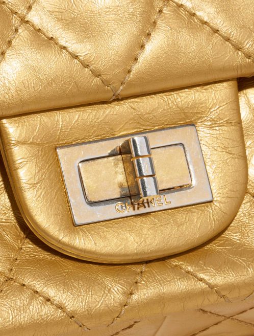 Pre-owned Chanel bag 2.55 Reissue 227 Lamb Gold Gold Closing System | Sell your designer bag on Saclab.com