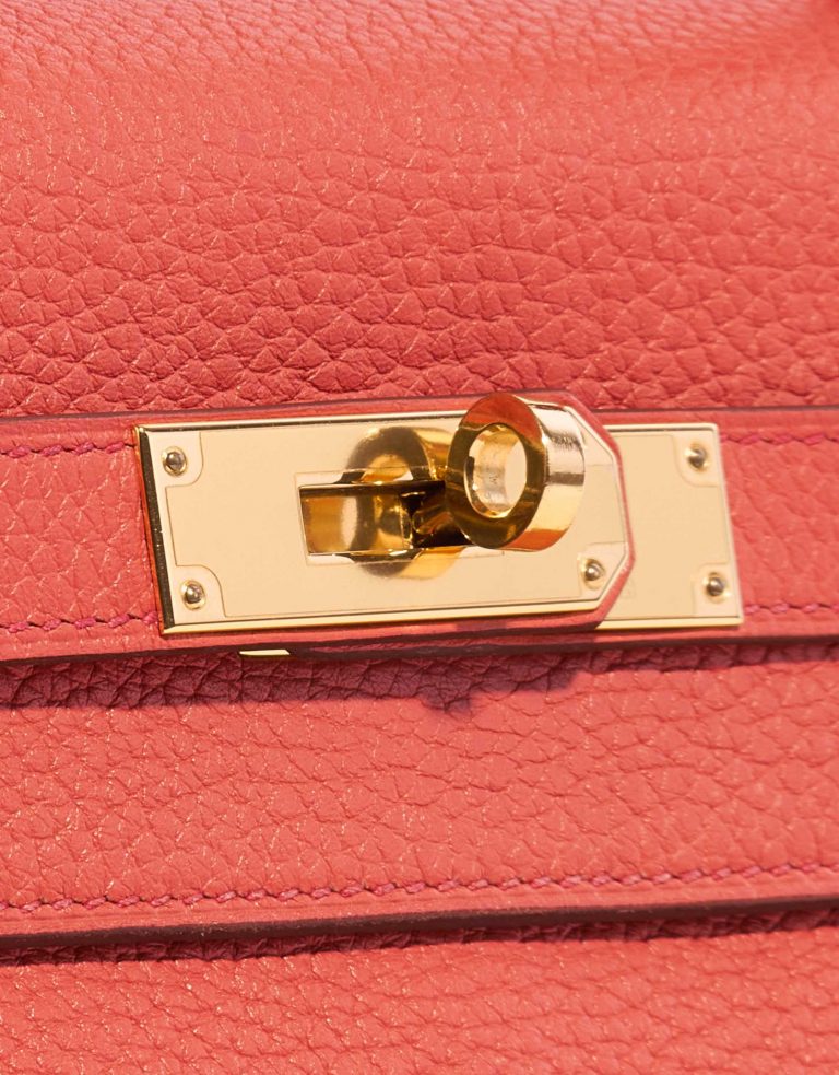 Pre-owned Hermès bag Kelly 28 Clemence Bougainvillier Red Front | Sell your designer bag on Saclab.com