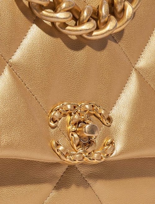 Pre-owned Chanel bag 19 Flap Bag Maxi Lamb Gold Gold Closing System | Sell your designer bag on Saclab.com